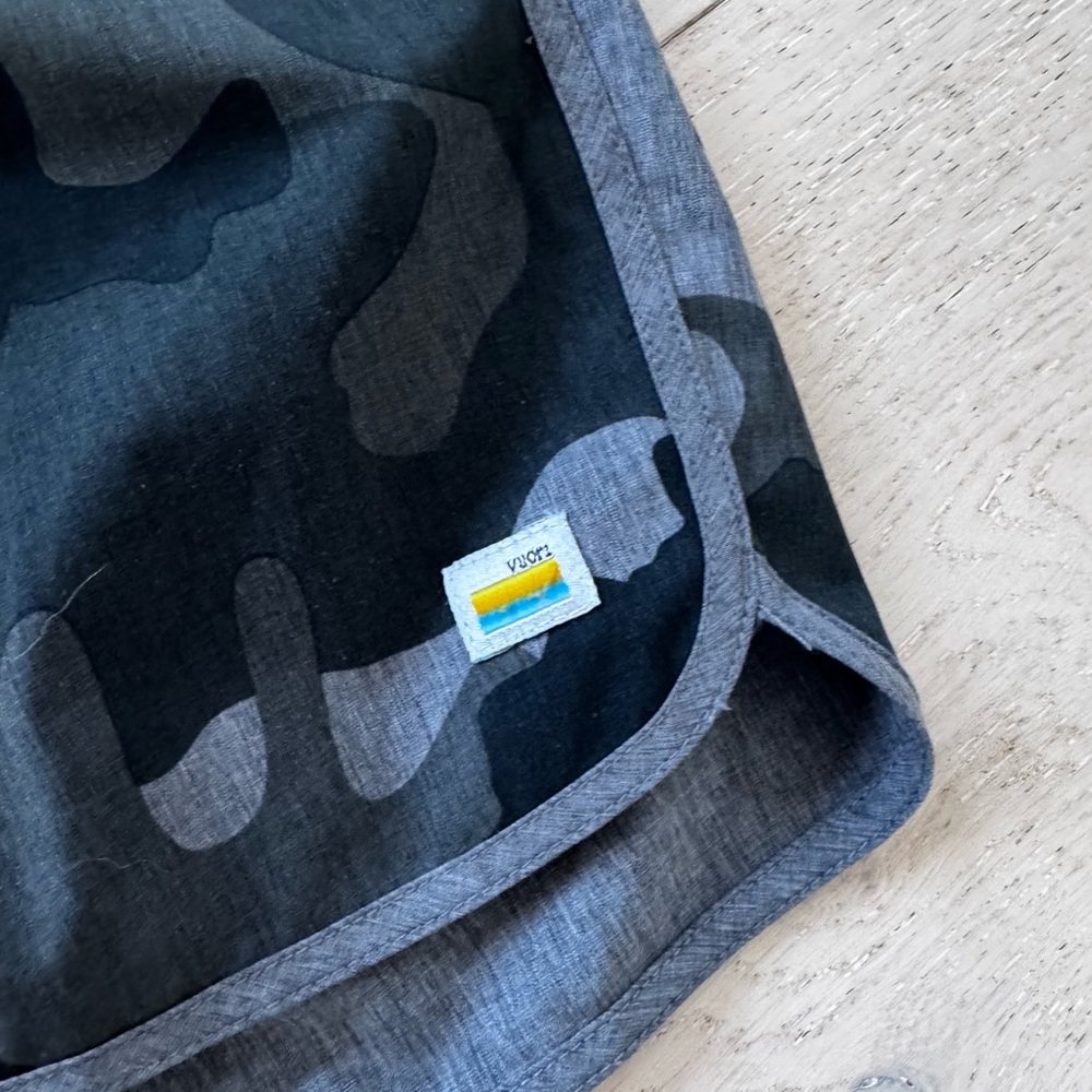 Vuori camo banks shorts 5” size M - Picture 5 of 7